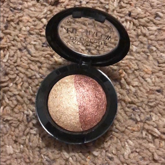 Eyeshadow - Picture 3 of 5